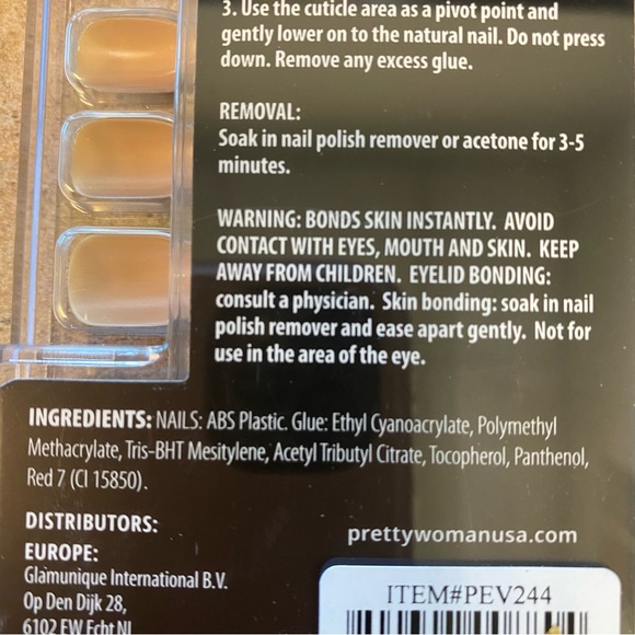 Pretty Woman Faux Nails - Picture 2 of 6